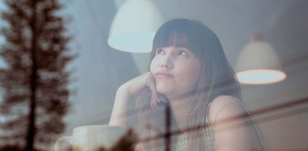 ¿Qué son y cómo funcionan los pensamientos intrusivos? - Centro de psicología Zoraida Rodríguez ¿Qué son y cómo funcionan los pensamientos intrusivos? - Centro de psicología Zoraida Rodríguez